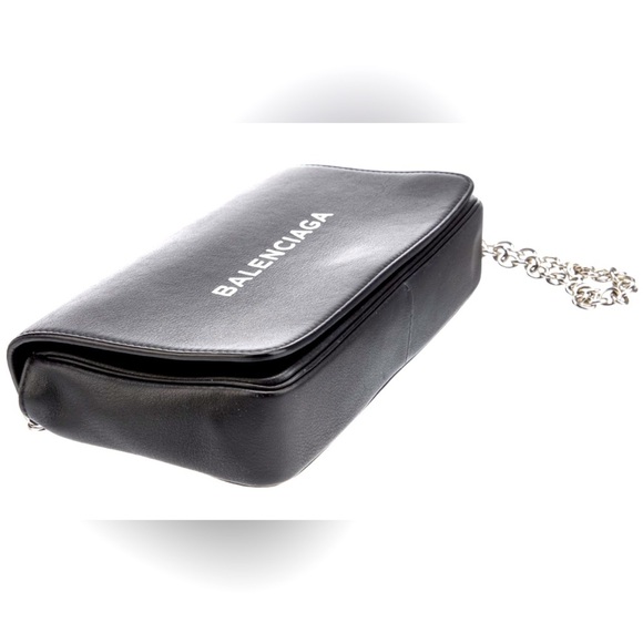 Balenciaga, Black Leather Crossbody w/ Front Closure. Includes Dust Bag. - Picture 15 of 16